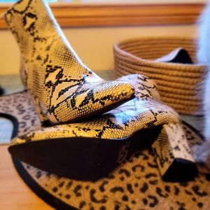 Faux snake skin BOOTS, SIZE 8.5, Color grey/black/creme.